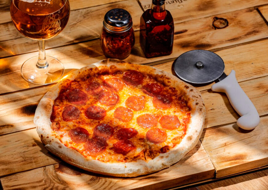 Pepperoni Tomato sauce, mozzarella and pepperoni