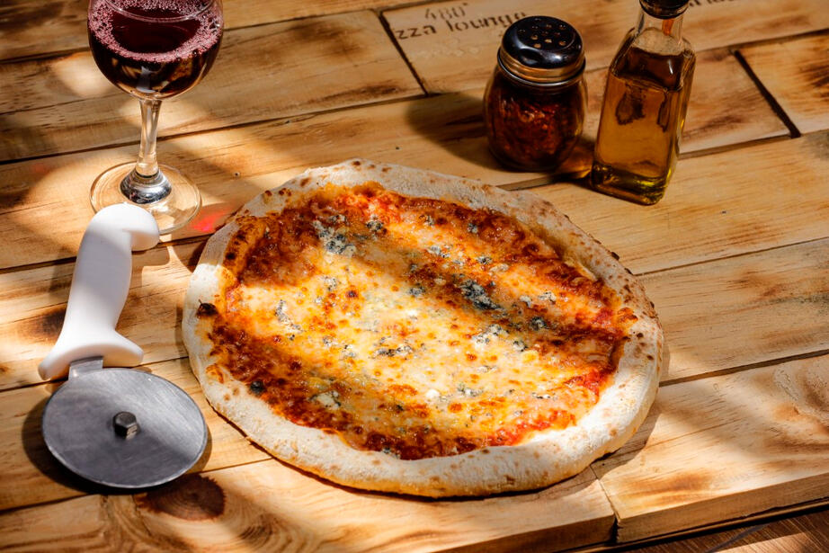 4 Quesos Mozzarella, goat cheese, gorgonzola and parmesan