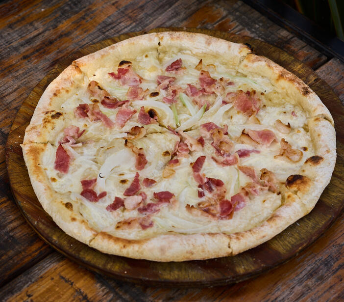 Flammekueche original Cream sauce, bacon and white onion