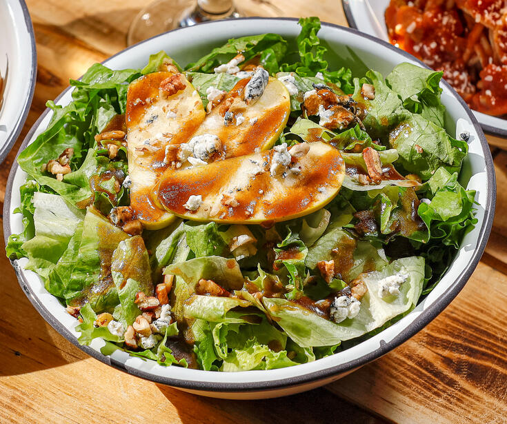 480 Lettuce, apple, goat cheese, walnuts and vinaigrette