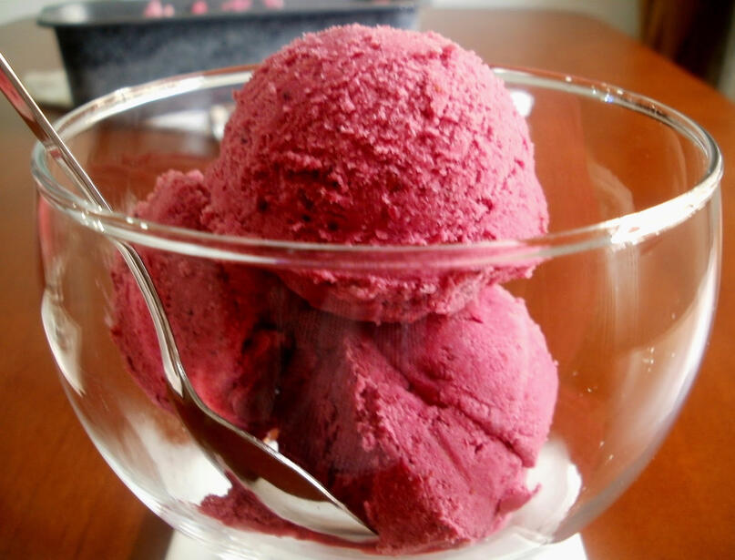 Artisian ice cream and water ice Almonds&amp;baileys, guayaba&amp;cheese, cherry&amp;almond. Water Ice chocolate&amp;strawberry, kiwi&amp;soursop, tequila&amp;orange